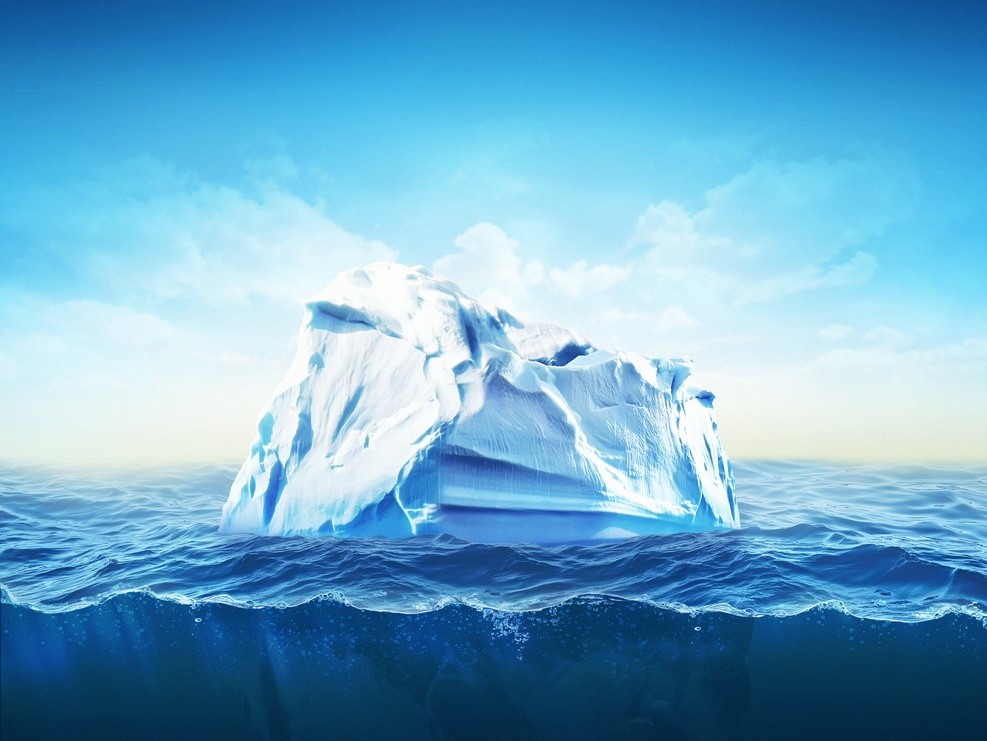 Iceberg  © iStock / Khadi Ganiev