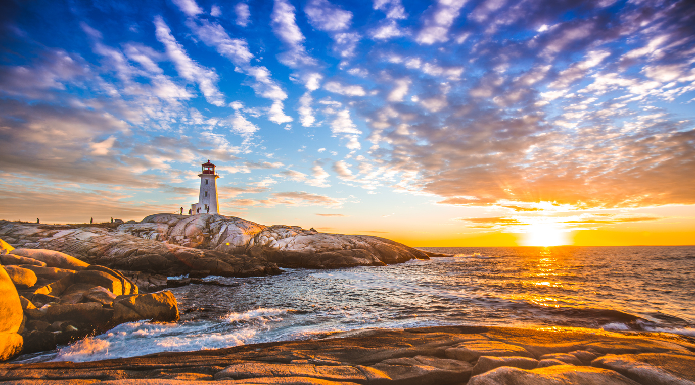 Le phare de Peggys Cove près de Halifax en Nouvelle-Écosse. © iStock / JXD123
