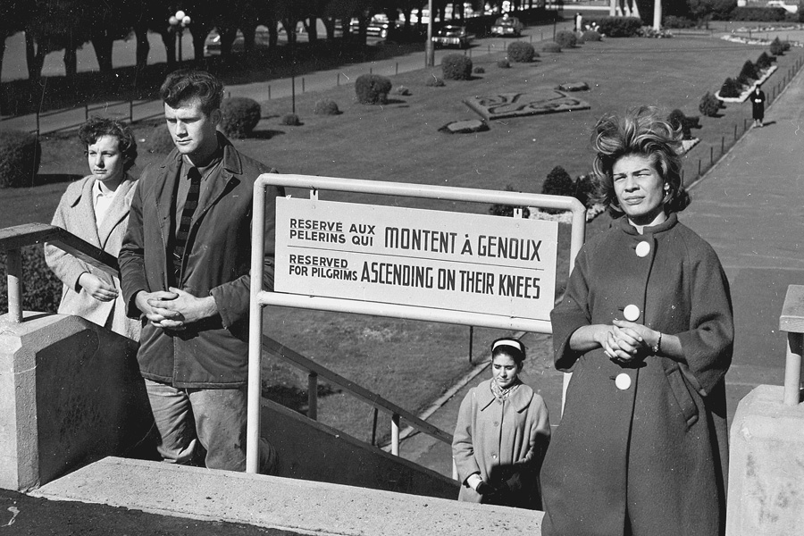 233-15-Pelerins-a-genoux_A21.tif