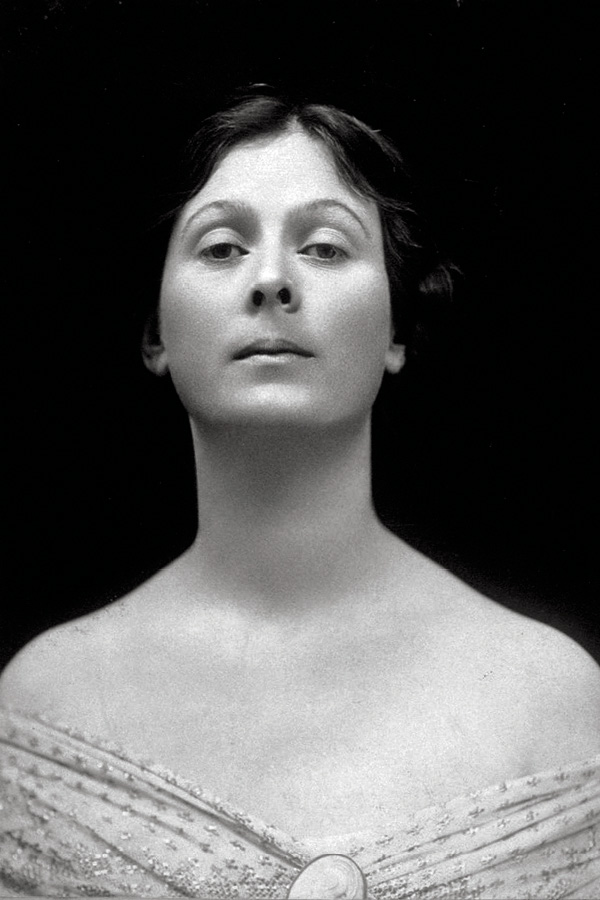 Isadora_Duncan_portrait_cropped.TIF