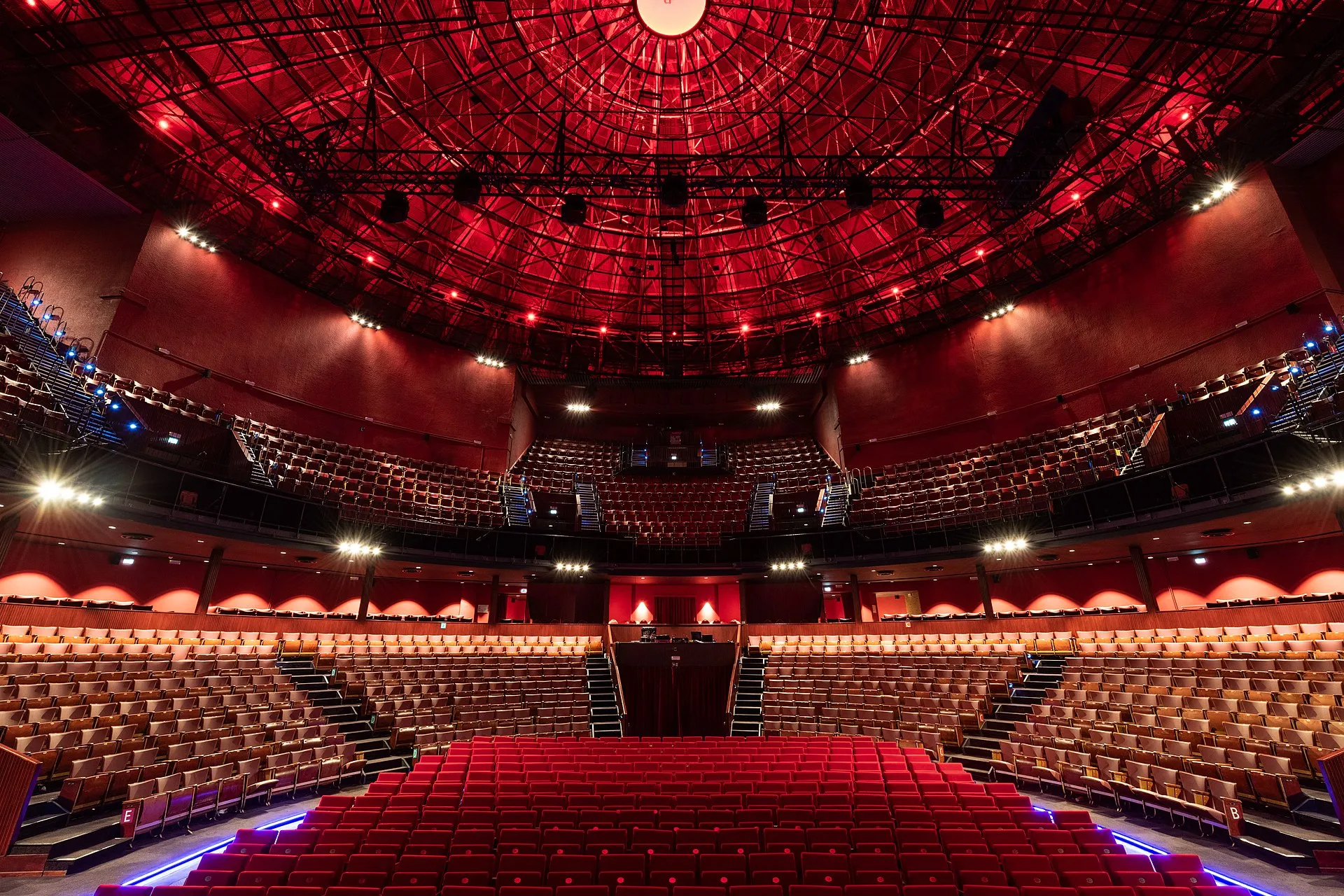 Le Cirque Royal à Bruxelles, en configuration assise. CC BY-SA 4.0  ArnoTBHB