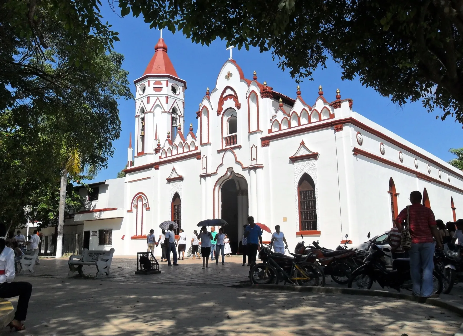 L'église d'Aracataca où Garcia Marquez a été baptisé, sur le parc central - De Tim Buendia - Travail personnel, CC BY-SA 3.0, Wikipedia
