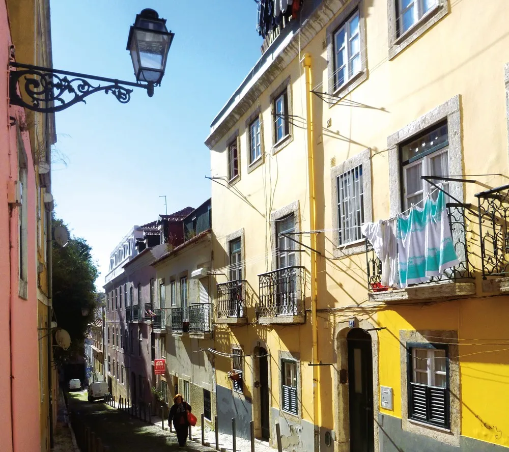 Les charmantes rues du Bairro Alto durant le jour © Rita Lancastre de Sousa
