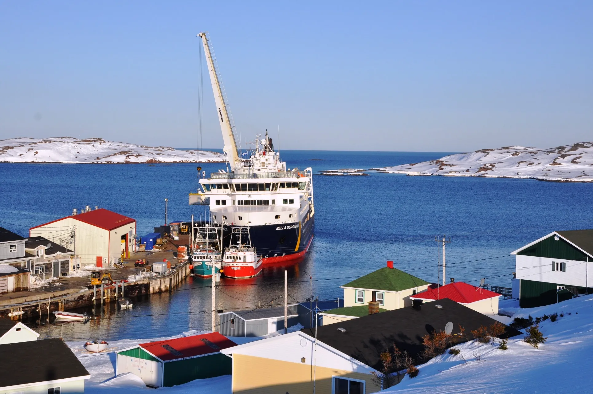 Le Bella Desgagnés à Harrington Harbour sur la Côte Nord du Québec  © Cindy Nadeau
