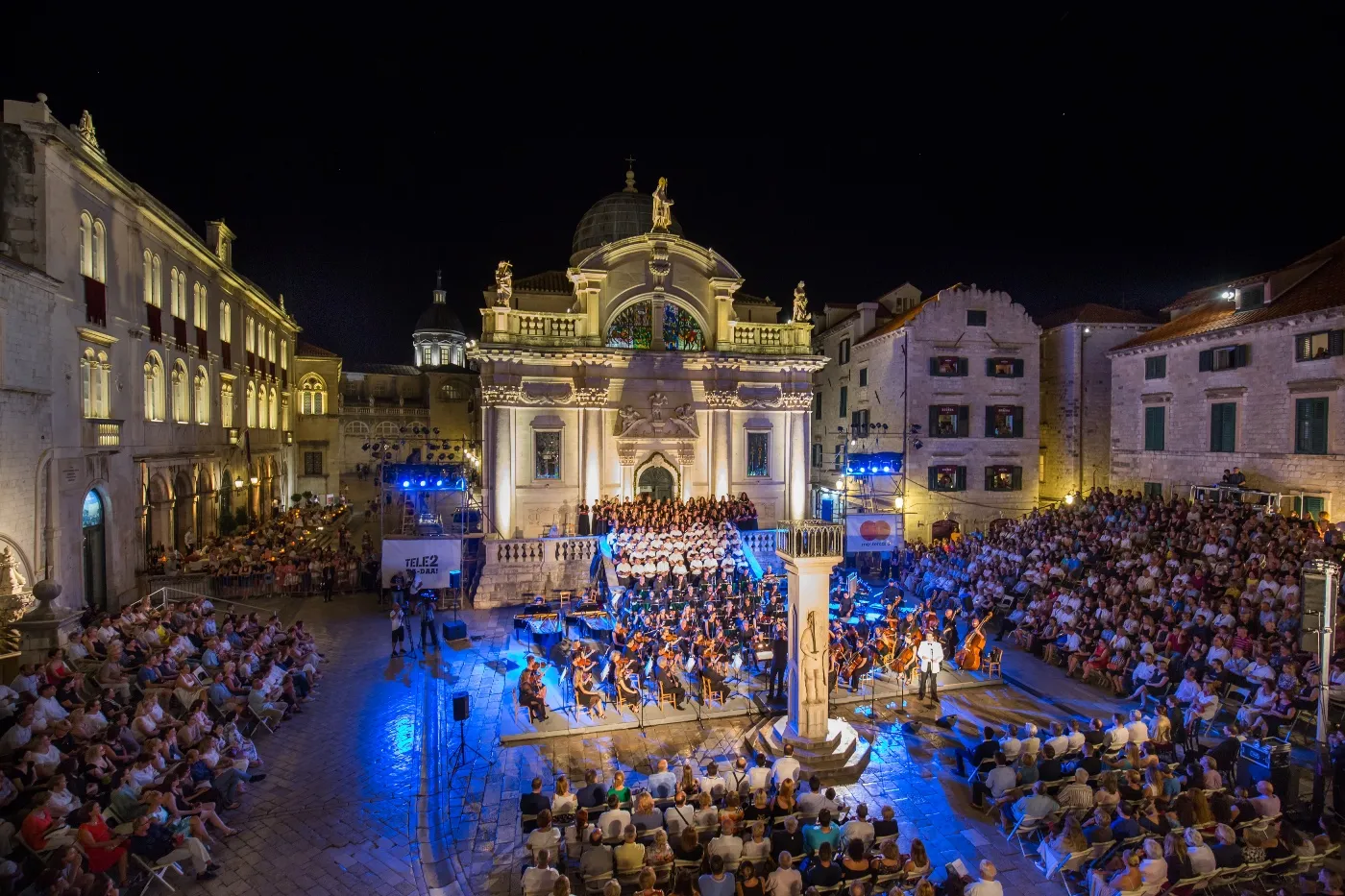 Carmina Burana, devant l'église St-Blaise de Dubrovnik. © Dubrovnik Summer Festival Archive  