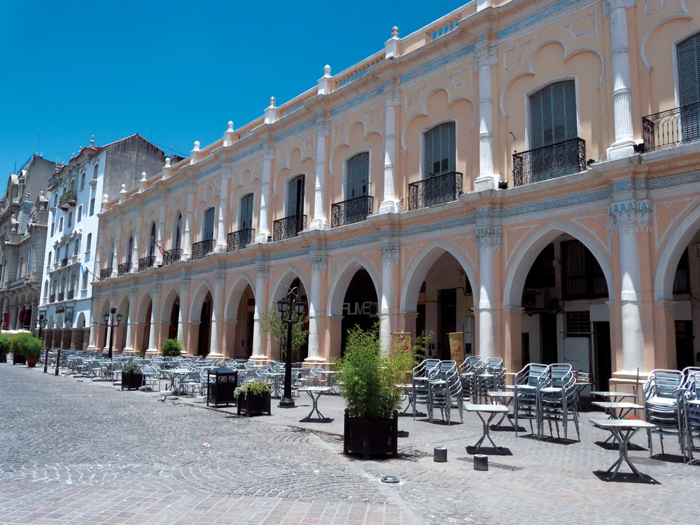 La Plaza 9 de Julio à Salta, dans le nord-ouest de l'Argentine. 	© Marc Rigole