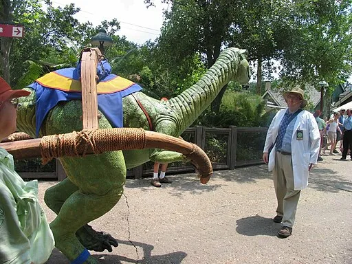 Lucky le Dinosaure, le premier audio-animatronique ambulant du Disney's Animal KingdomPhoto : Amber_h, Atlanta, US, CC BY-SA 2.0