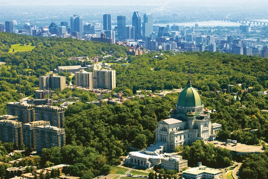 Une vue aérienne de Montréal et de l’Oratoire. © iStockphoto.com/studioe6
