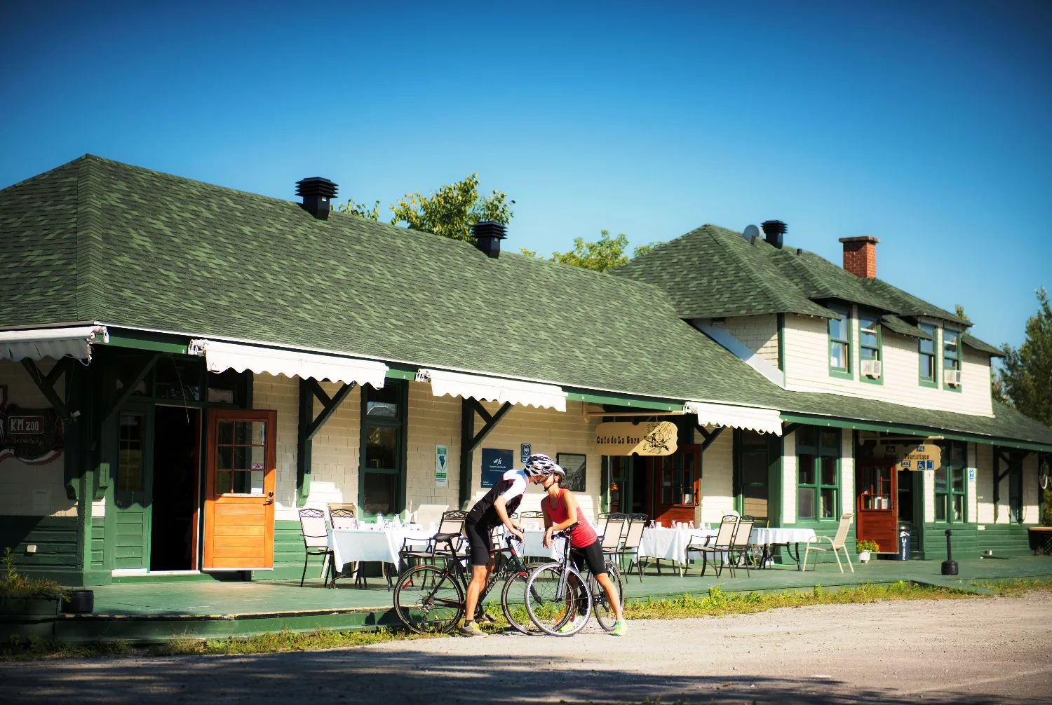 La gare de Mont-Laurier sur le parcours du P’tit Train du Nord © Tourisme Laurentides