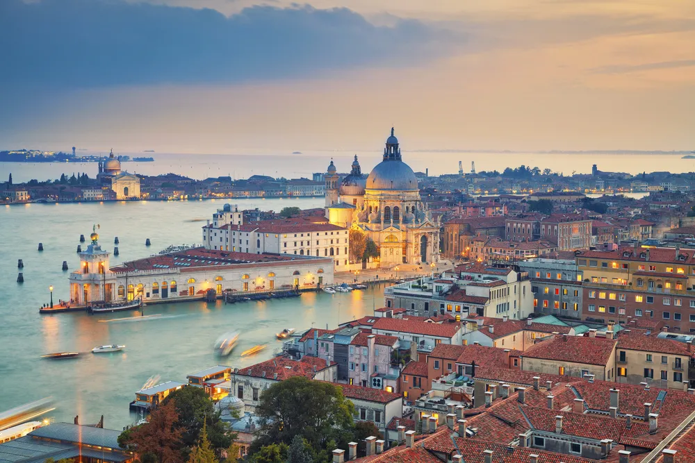 Santa Maria della Salute, Venise  
©iStockphoto.com/RudyBalasko  
