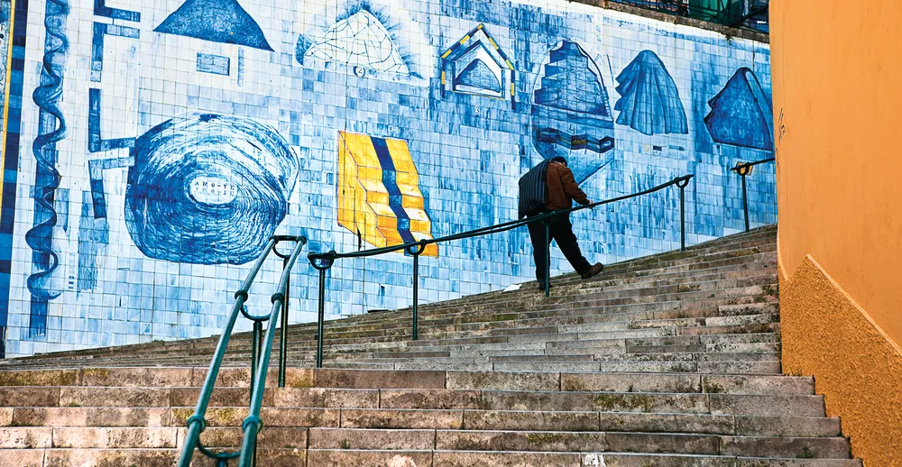 Azulejos à Lisbonne.  
©Shutterstock.com/AlexMorozov12059  
