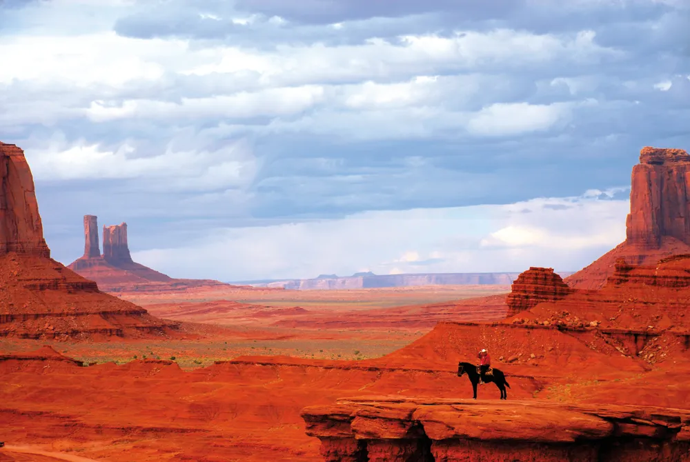 Un cowboy solitaire dans le Monument Valley Navajo Tribal Park, Arizona. ©Dreamstime.com/Sigen 