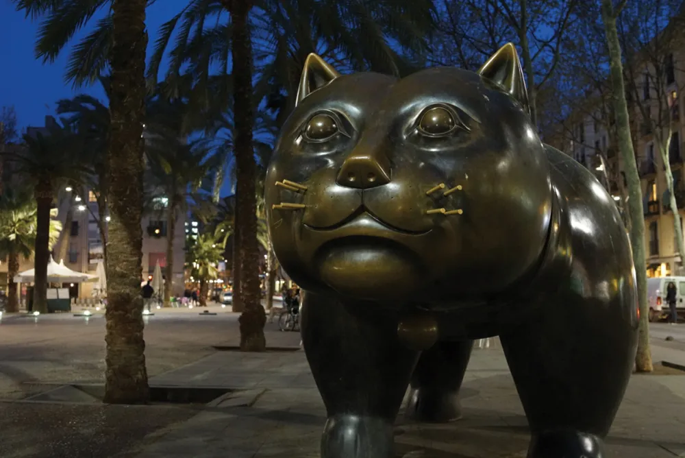 La statue de chat de Fernando Botero sur la Rambla del Raval à Barcelone.
©Dreamstime.com/Marco42