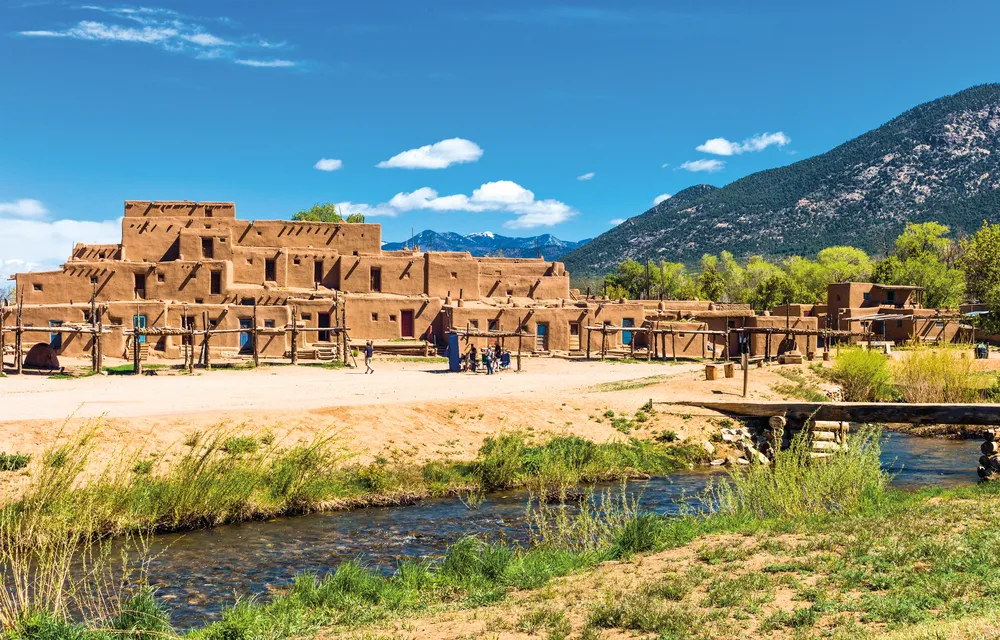Le Taos Pueblo, p. 144.©Dreamstime/Giuseppe Masci