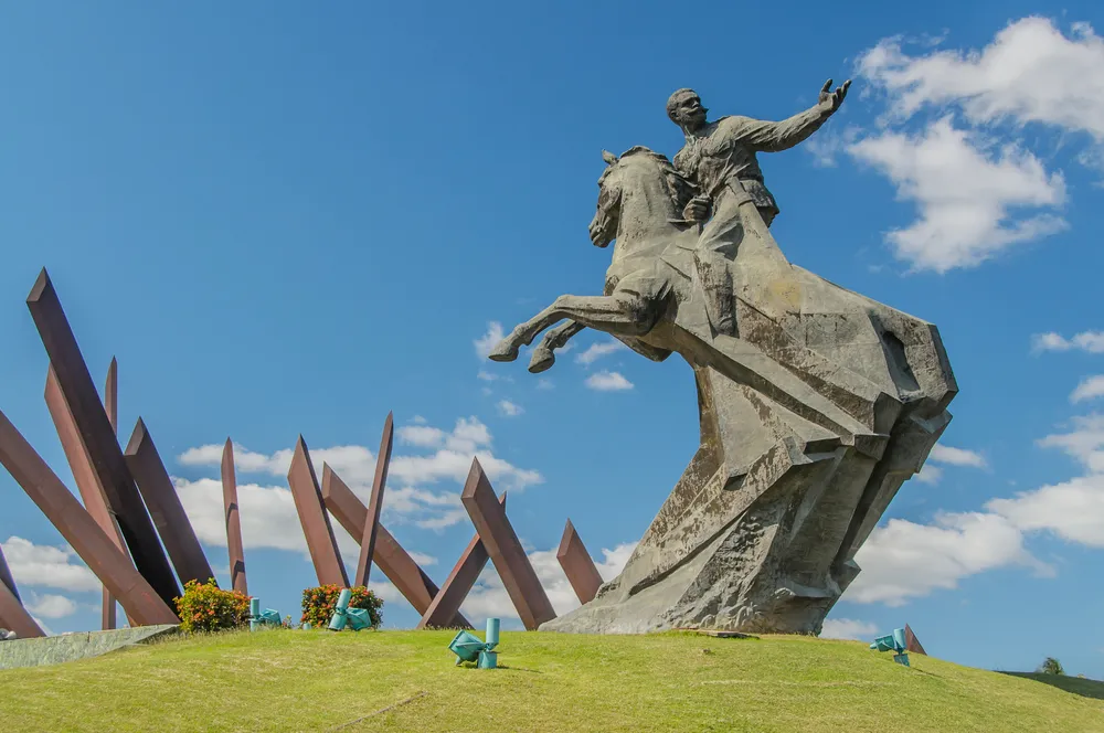 Statue d’Antonio Maceo sur la Plaza de la Revolución, à Santiago de Cuba. 
© Dreamstime / Marcel Berendsen