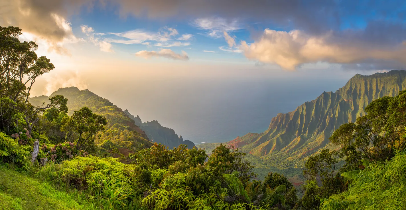 La vallée de Kalalau sur la côte Na Pali © iStock / HaizhanZheng