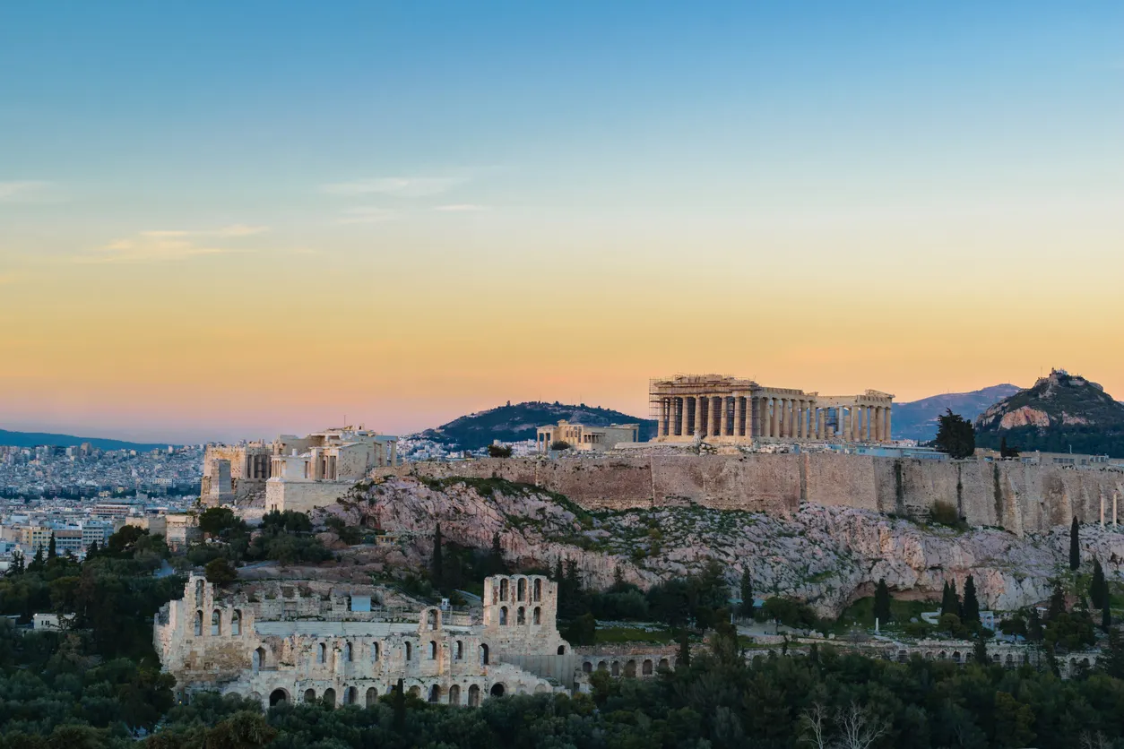L'Acropole à Athènes, vue de La Colline de Philopappos, aussi appelée la Colline des Muses © iStock / CoinUp