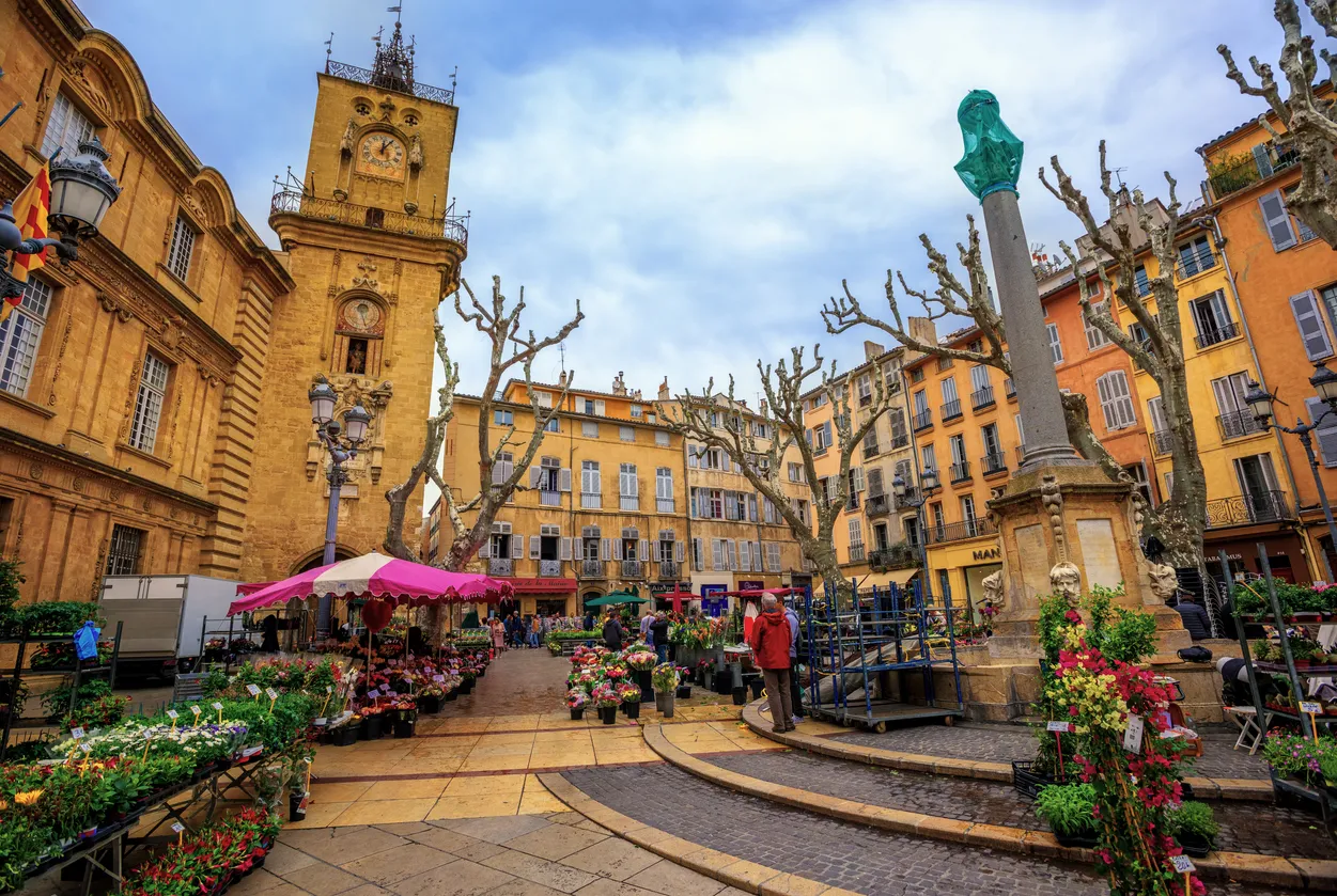 Marché d'Aix-en-Provence région Provence Côte d'Azur, France @ iStock / Xantana