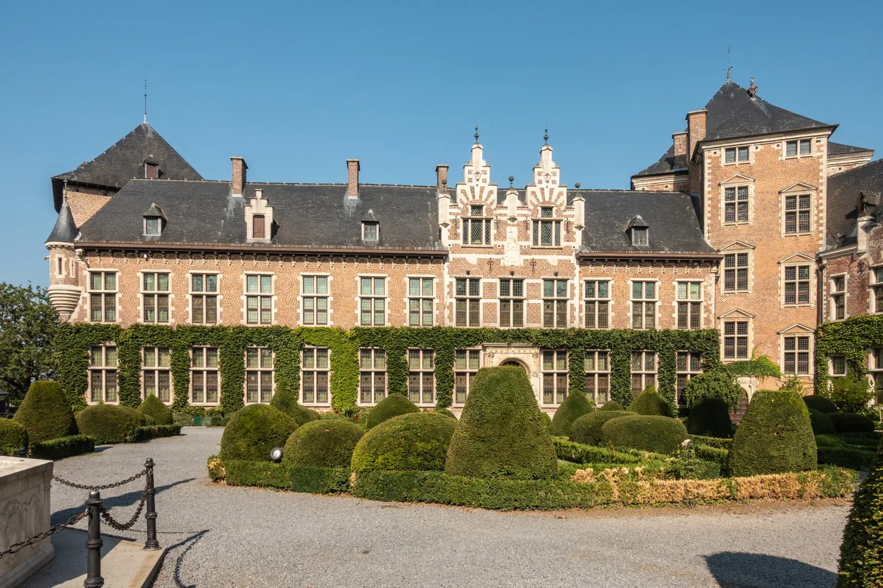 Le château de Gaasbeek dans la commune de Lennik, au cœur du Pajottenland, à proximité de Bruxelles. ©  iStock / ClaudineVM