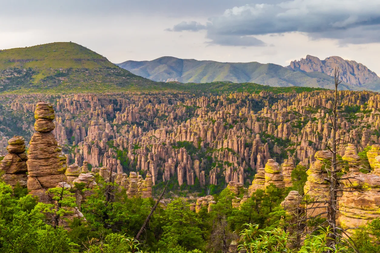 Étranges formations rocheuses dans le parc de Chiricahua National Monument (Arizona, États-Unis) - photo © iStock-AZCat