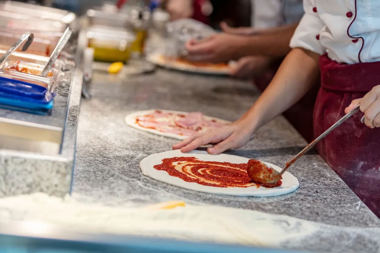 Pizzaiolo, l'art de le pizza napolitaine - photo © iStock-:webphotographeer
