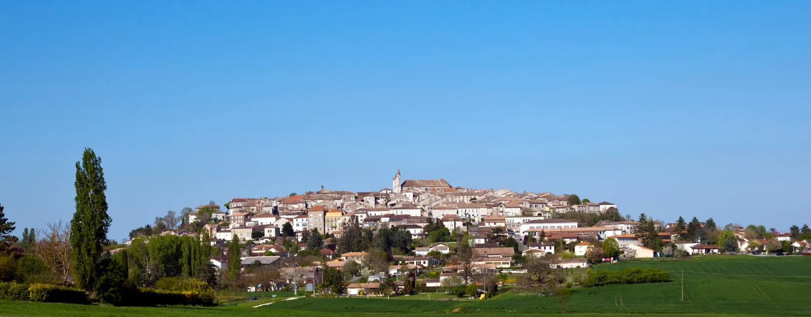  Vue du village historique de Monflanquin, Lot-et-Garonne © iStock / ChrisAt