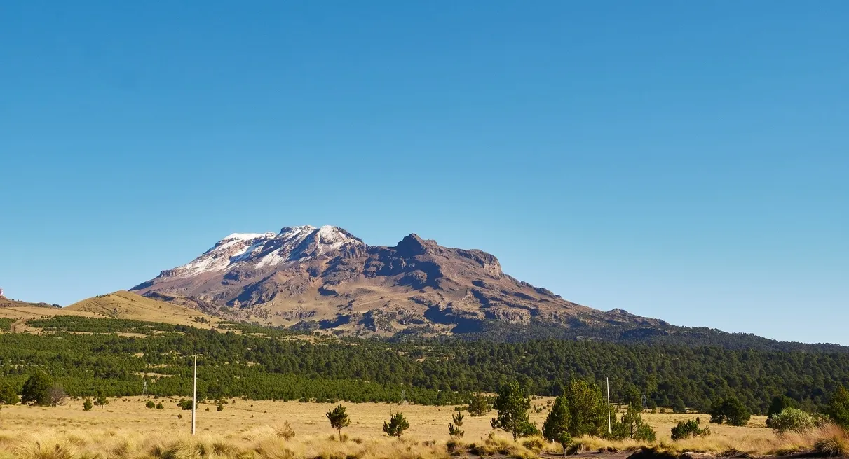 Le volcan Iztaccihuatl, Parc National Izta-Popo Zoquiapan, au nord de Puebla, Mexique  © iStock / MaxRastello