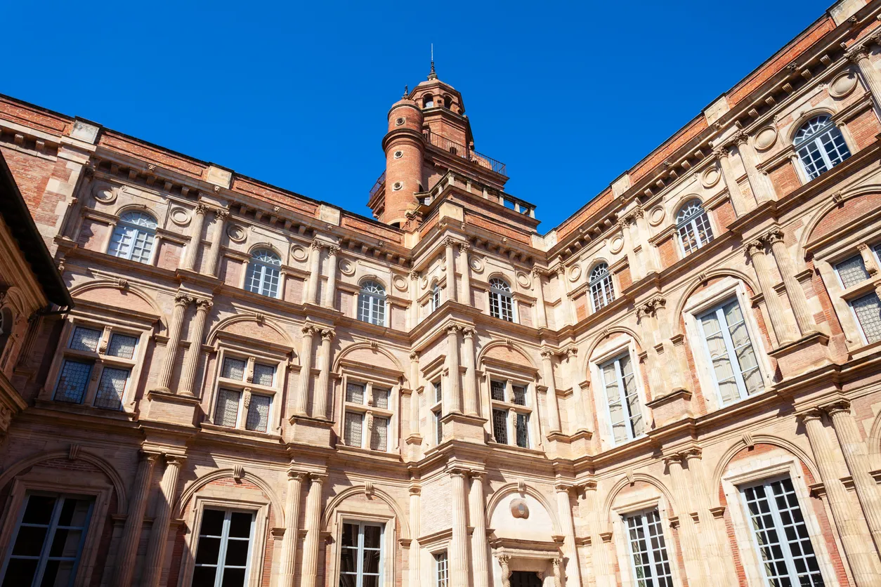 L'hôtel d'Assézat, à Toulouse, un hôtel particulier du XVIe s. de style Renaissance © iStock / saiko3p