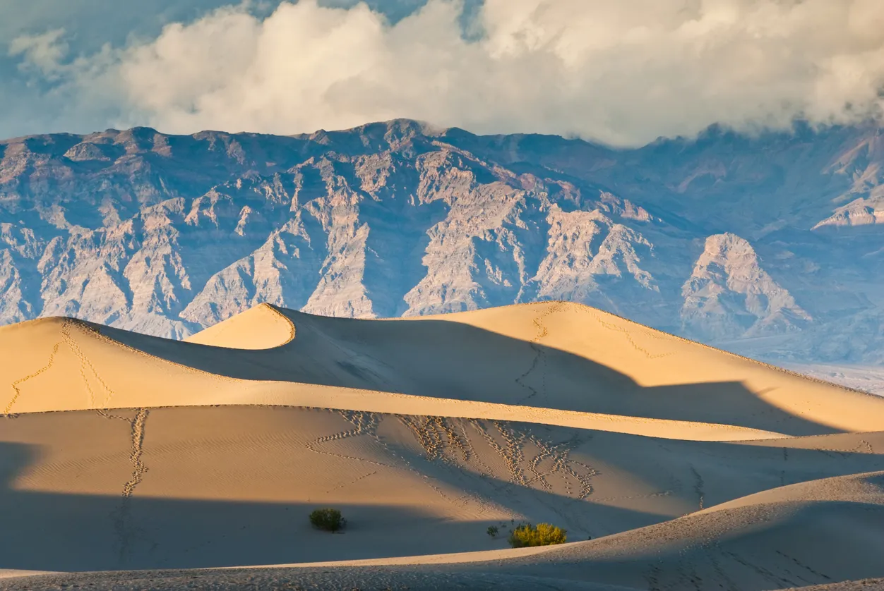 Les Grapevine Mountains, une chaîne de montagnes située dans le Death Valley National Park, à la frontière entre la Californie et le Nevada.  © iStock / JeffGoulden