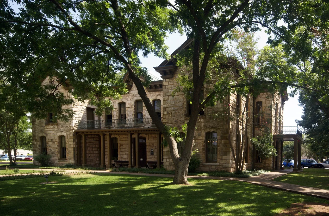 La Pioneer Memorial Library à Fredericksburg, Texas  ©  iStock / Bob Weston