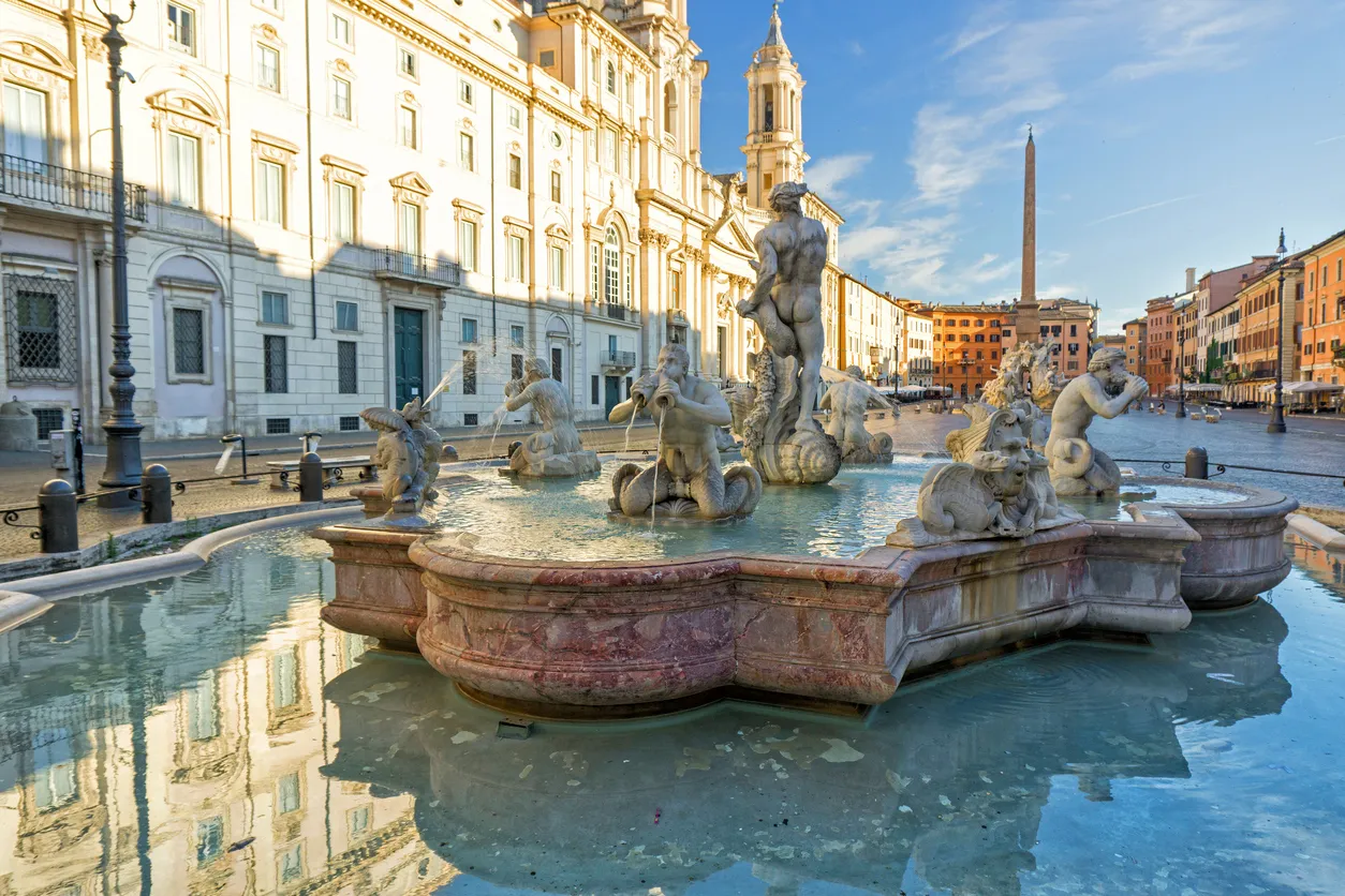 Piazza Navona et la fontana del Moro; derrière, Sant Agnese; Rome, Italie
© iStock/laraslk