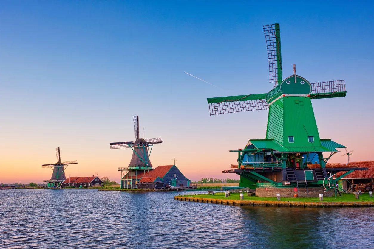 Les moulins de Zaanse Schans, à moins d'une demi-heure d'Amsterdam © iStock / f9photos