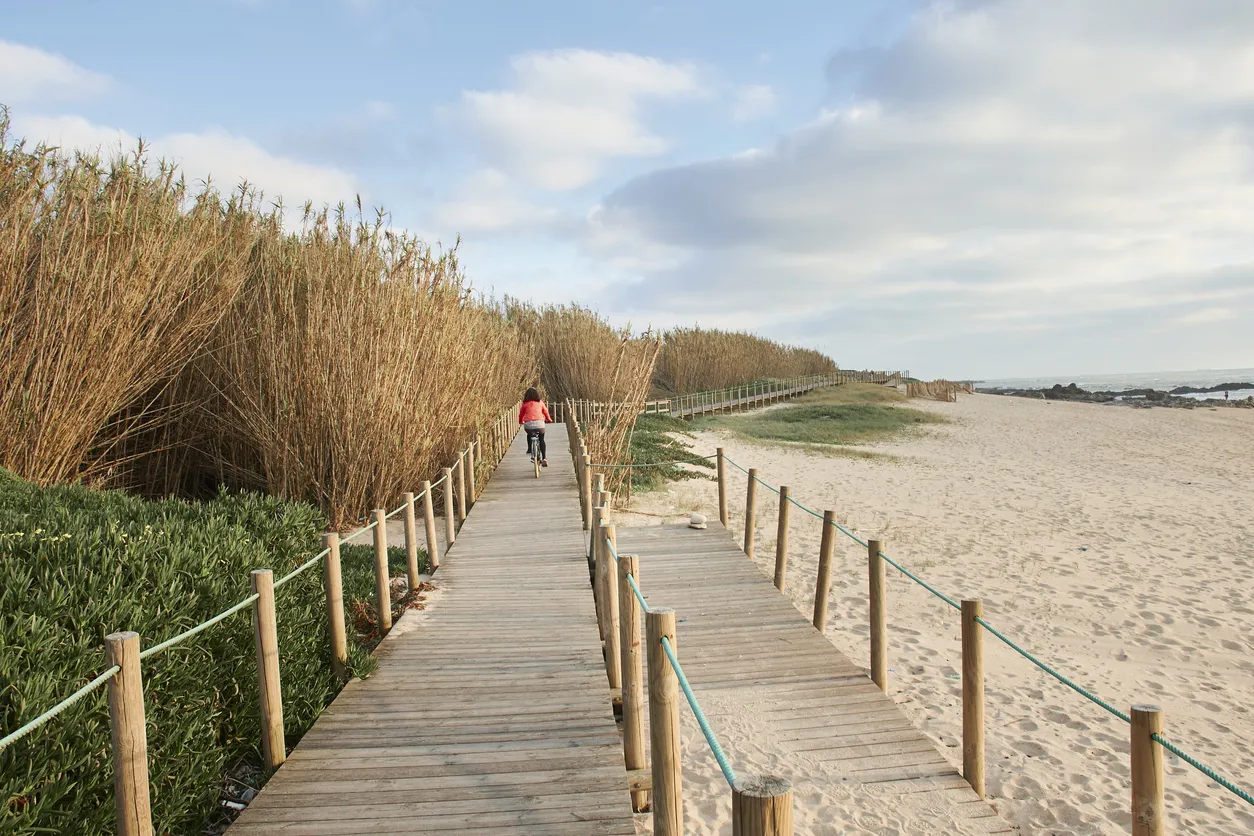 Plage de Castro de São Paio au nord de Porto © iStock/Nuno Tendais