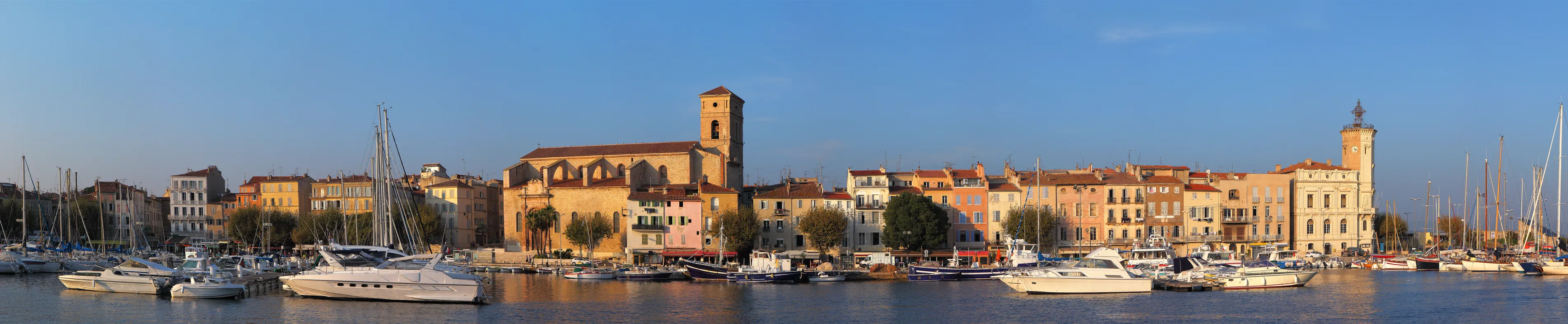 La Ciotat, panorama sur la vile et le port © Studio Empreinte