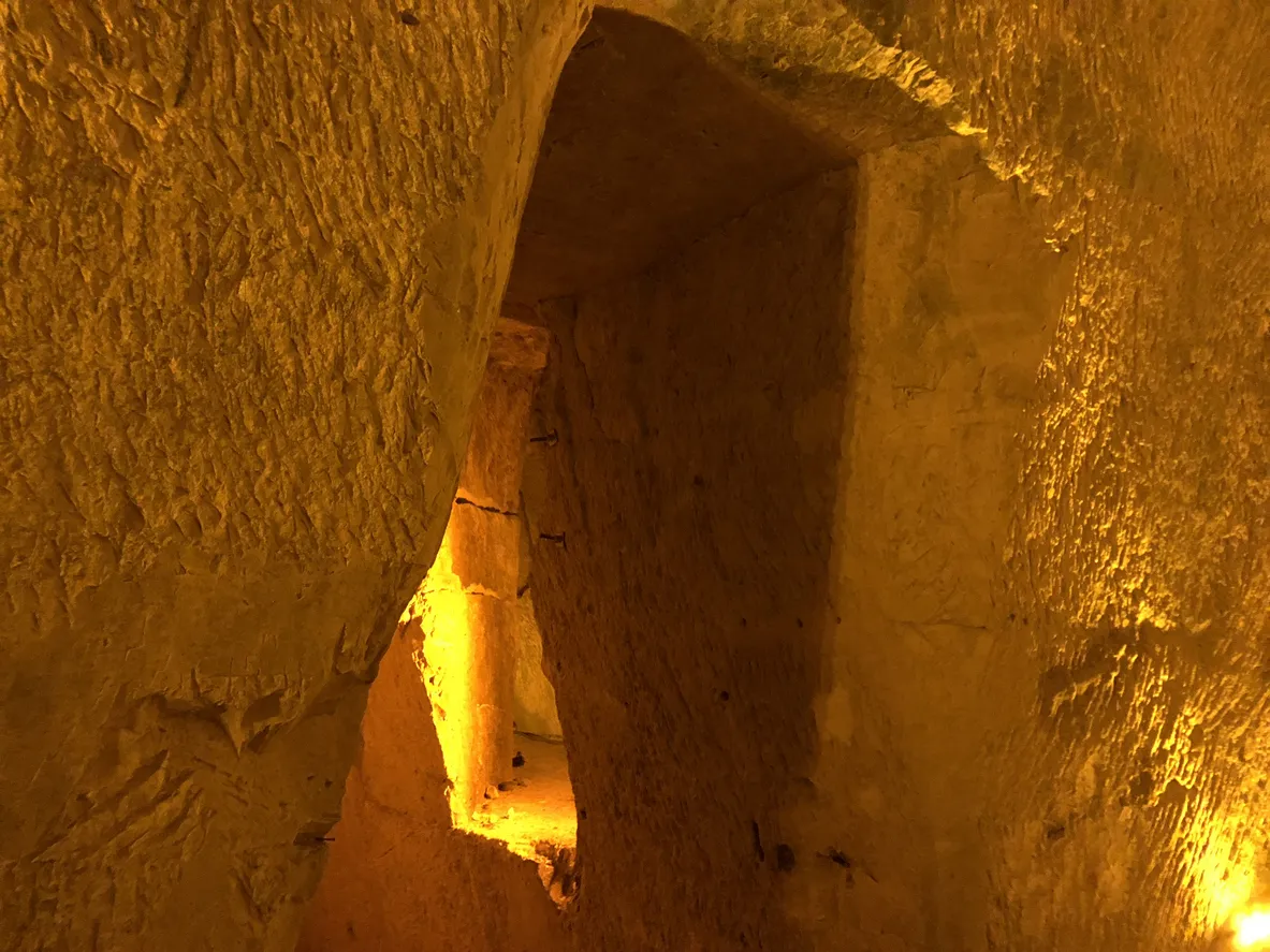 Aperçu des caves Veuve Clicquot, dans la crayère, près de Reims © iStock / Jacqueline Burns