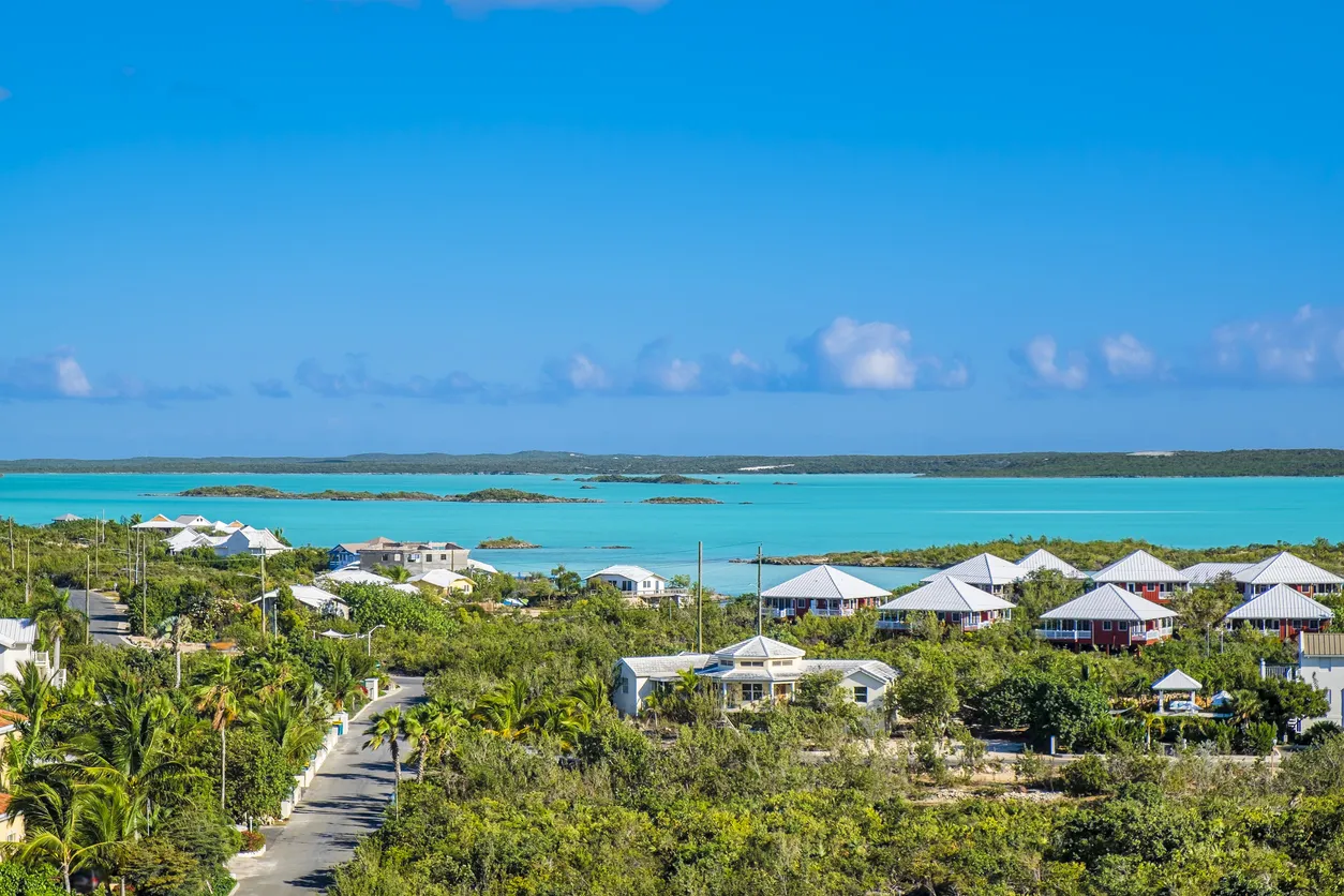 Caicos avec en arrière-plan le Chalk Sound National Park © iStock / Orietta Gaspari