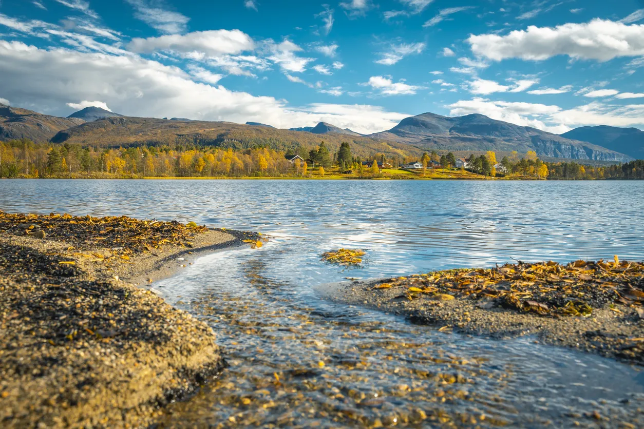 Øvre Sætervatnet, Nordland, Norvège © iStock / mrpluck