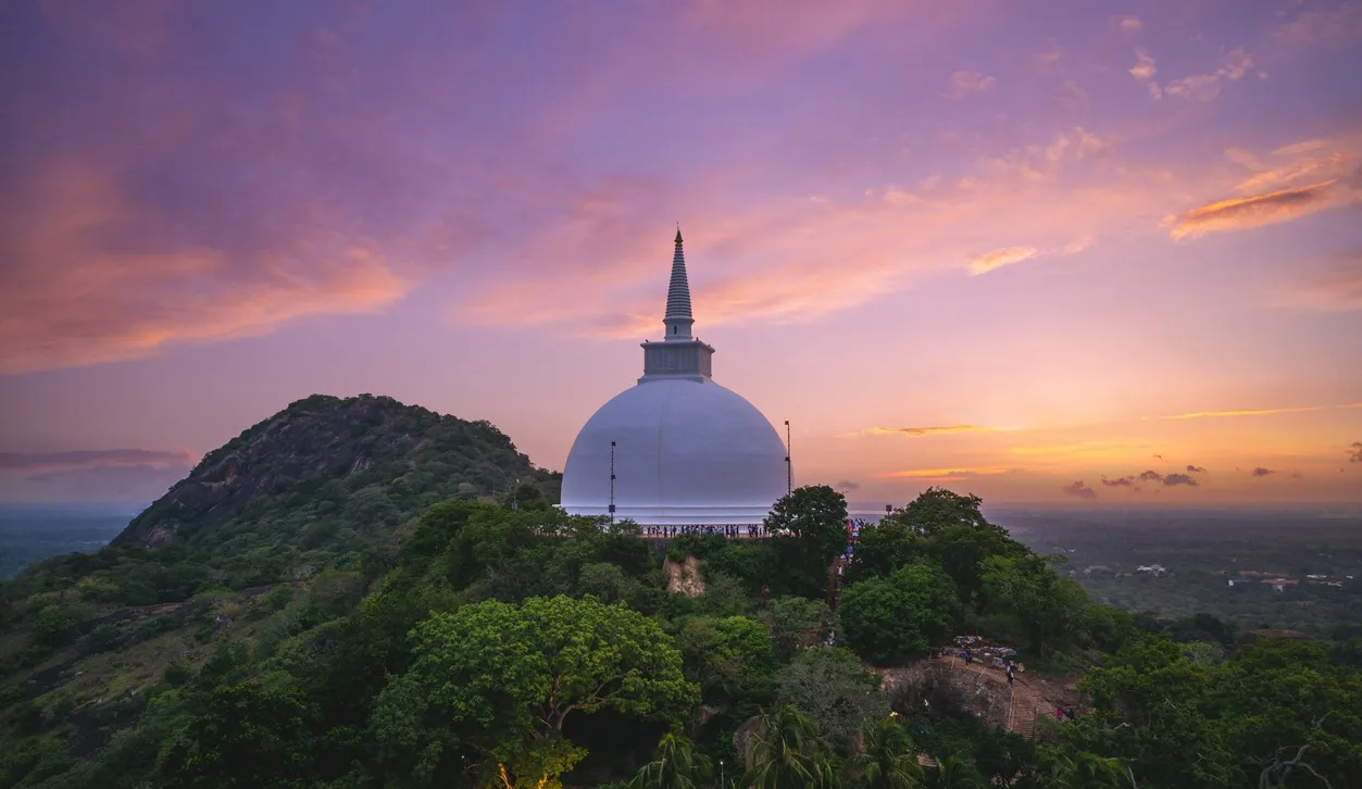 Une stupa sur le site de Mihintale  au Sri Lanka © iStock / Jui-Chi Chan