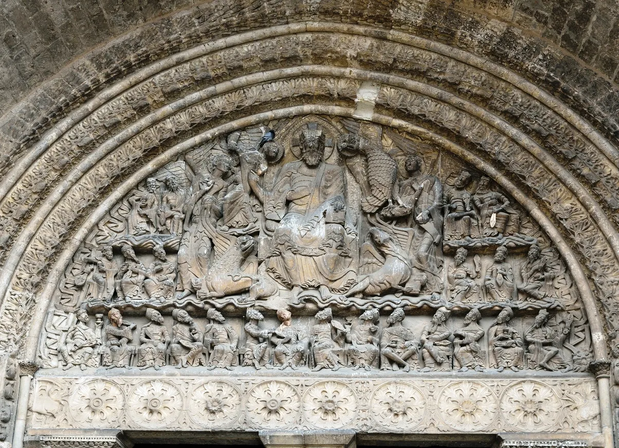 Tympan de la façade de l’abbaye Saint-Pierre de Moissac © iStock / Oks_Mit