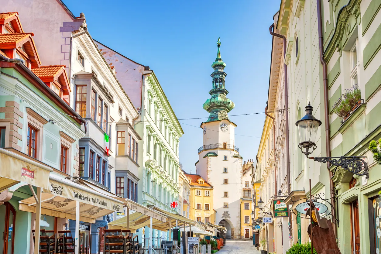 La vieille ville de Bratislava en Slovaquie © iStock / benedek