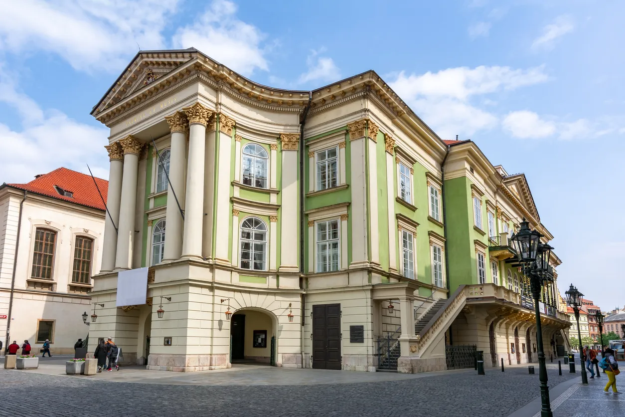 Le théâtre des États à Prague où fut créé Don Giovanni, sous la direction de Mozart lui-même © iStock / Vladislav Zolotov