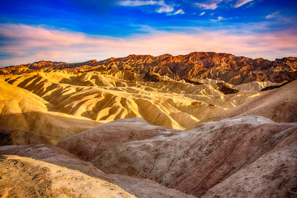 Les superbes paysages des Badlands dans le Parc national de la Death Valley (Californie) - photo © iStock-Art Wager 