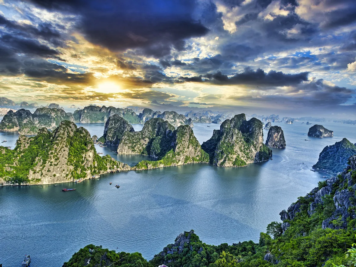 La Baie d'Ha Long au Vietnam © iStock / posteriori