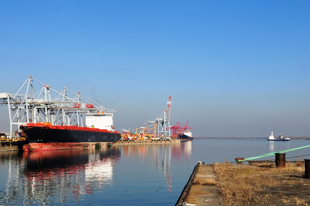 Des cargos au port de Montréal © iStock / Jean-Paul_Lejeune
