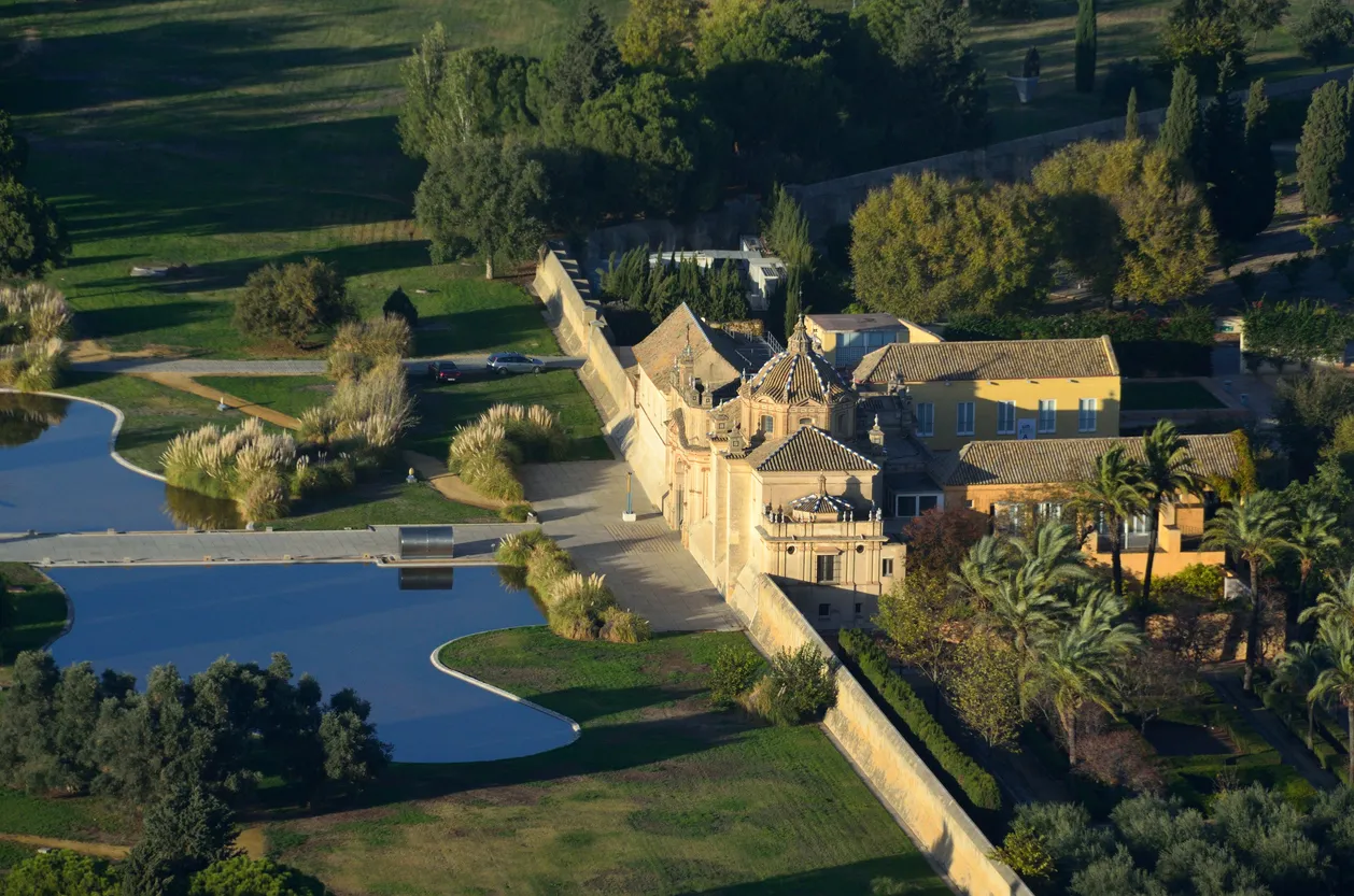 La chartreuse de Santa Maria de las Cuevas, en espagnol cartuja un monastère de Séville, Andalousie, Espagne  © iStock / BTP