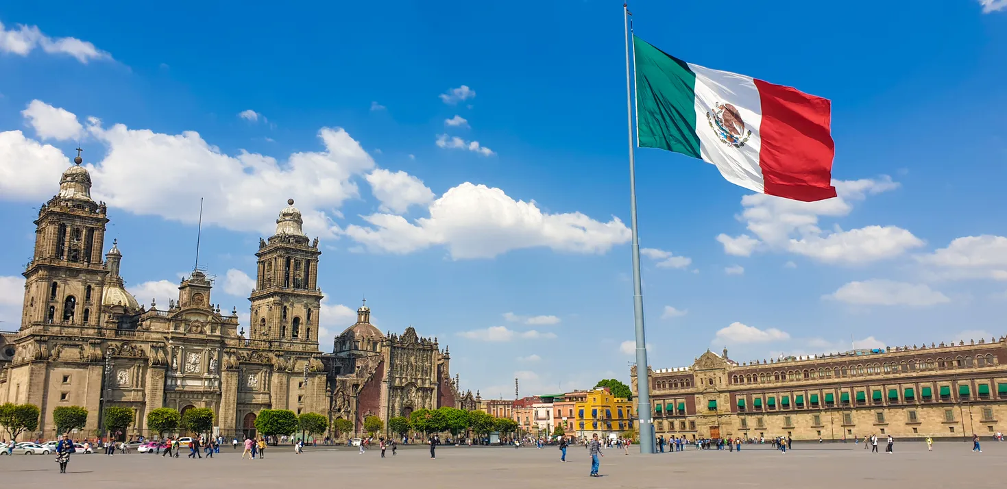 Plaza de la Constitución, Mexico, capitale du Mexique © iStock / Magdalena Kazandzhieva