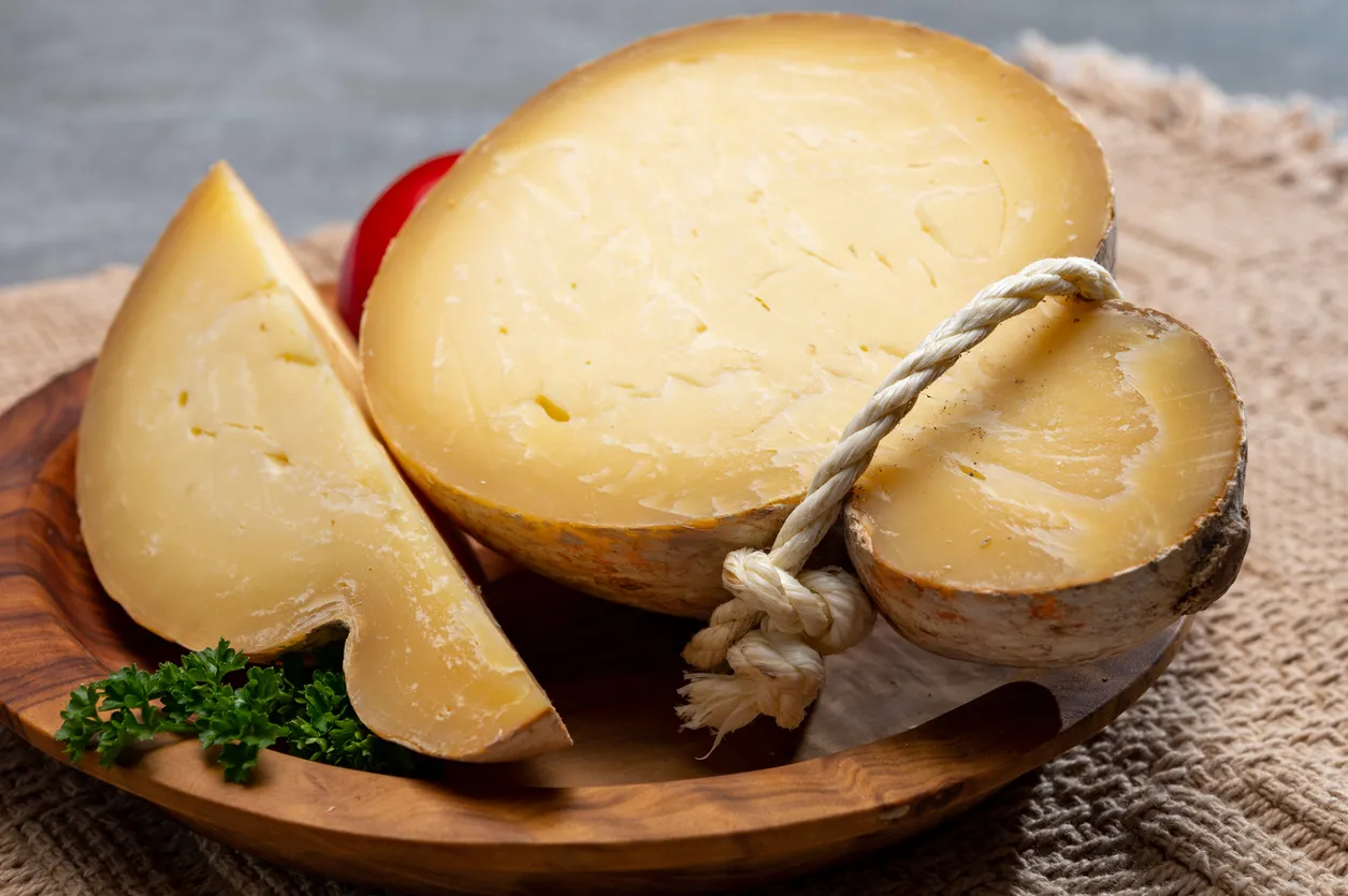 Le fromage Caciocavallo - photo © iStock-barmalini