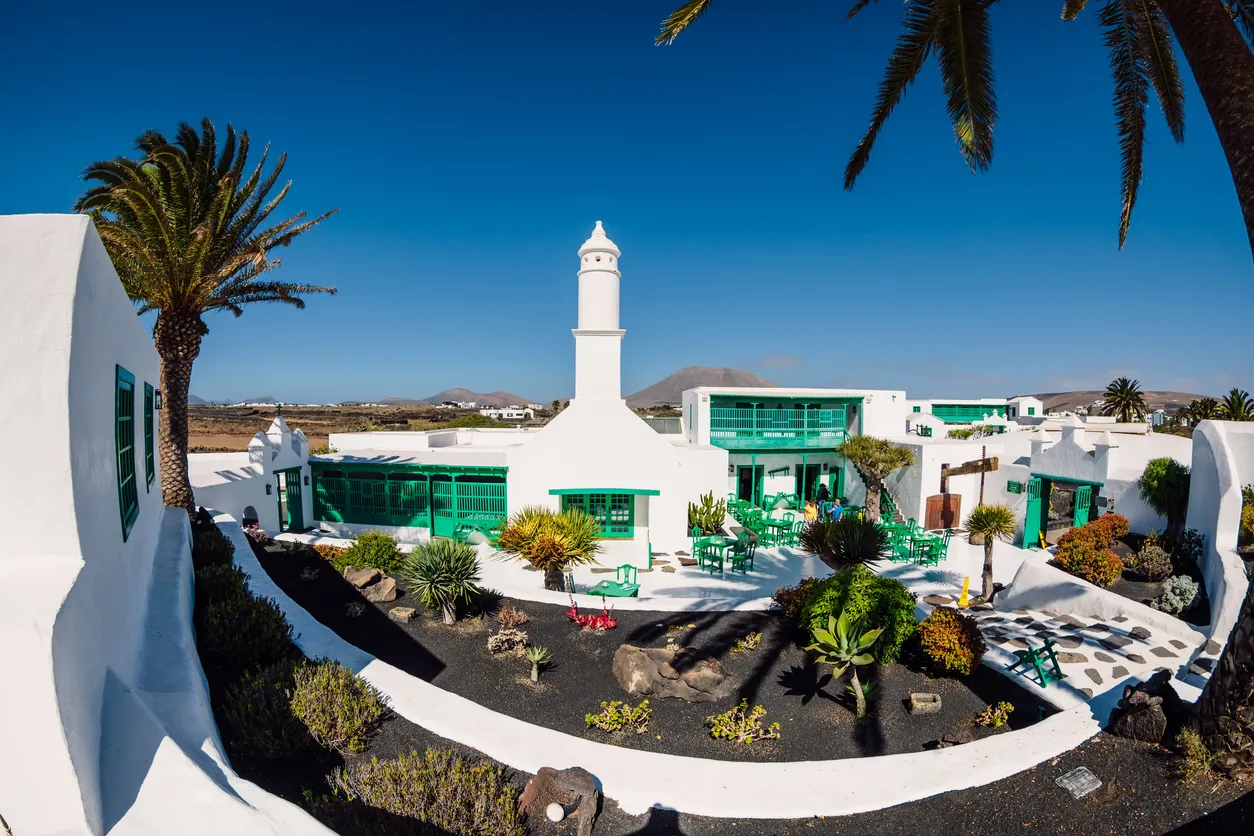 Mozaga à Lanzarote aux Canaries. Vue sur une partie de la Casa Museo del Campesino conçu par l'artiste et architecte Cesar Manrique © iStock / Nuture