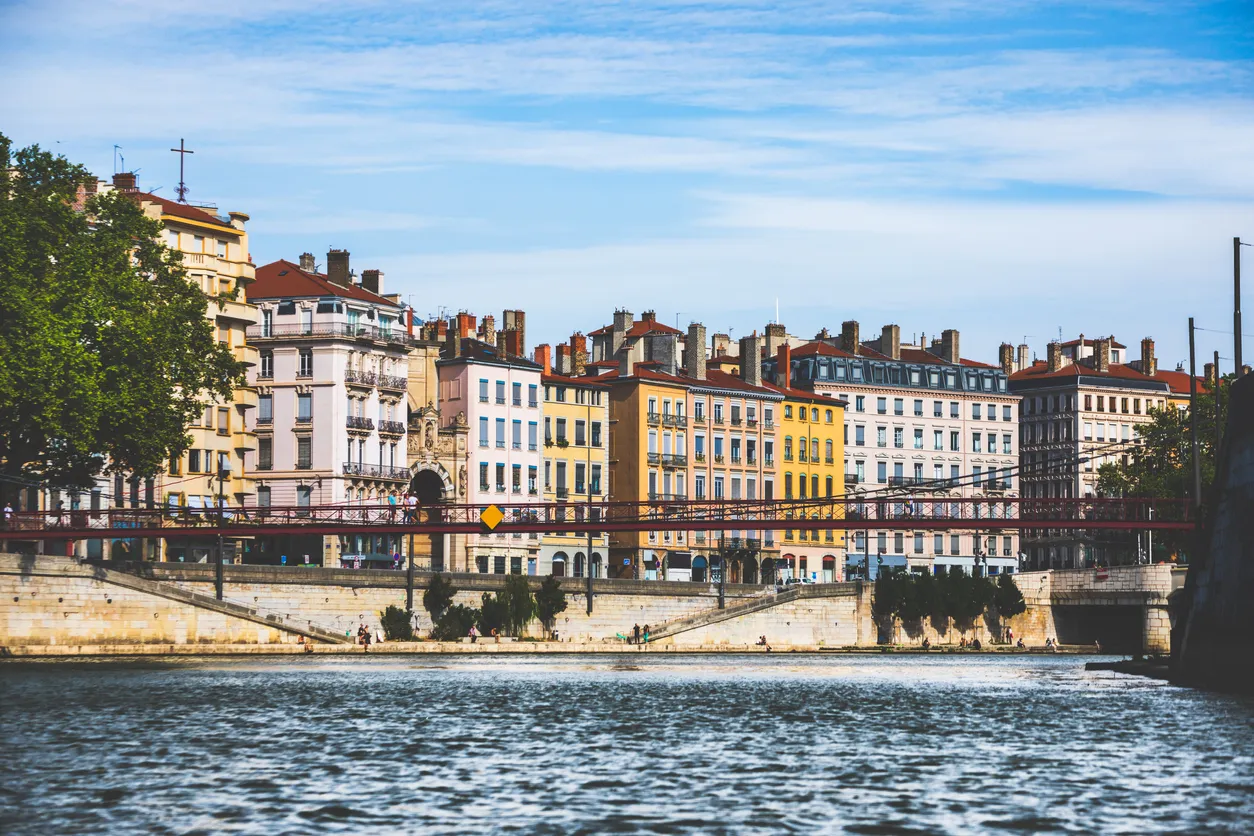 La Croix-Rousse, quartier qui abritait autrefois des ateliers de tisserands, les canuts © iStock / Gregory_DUBUS