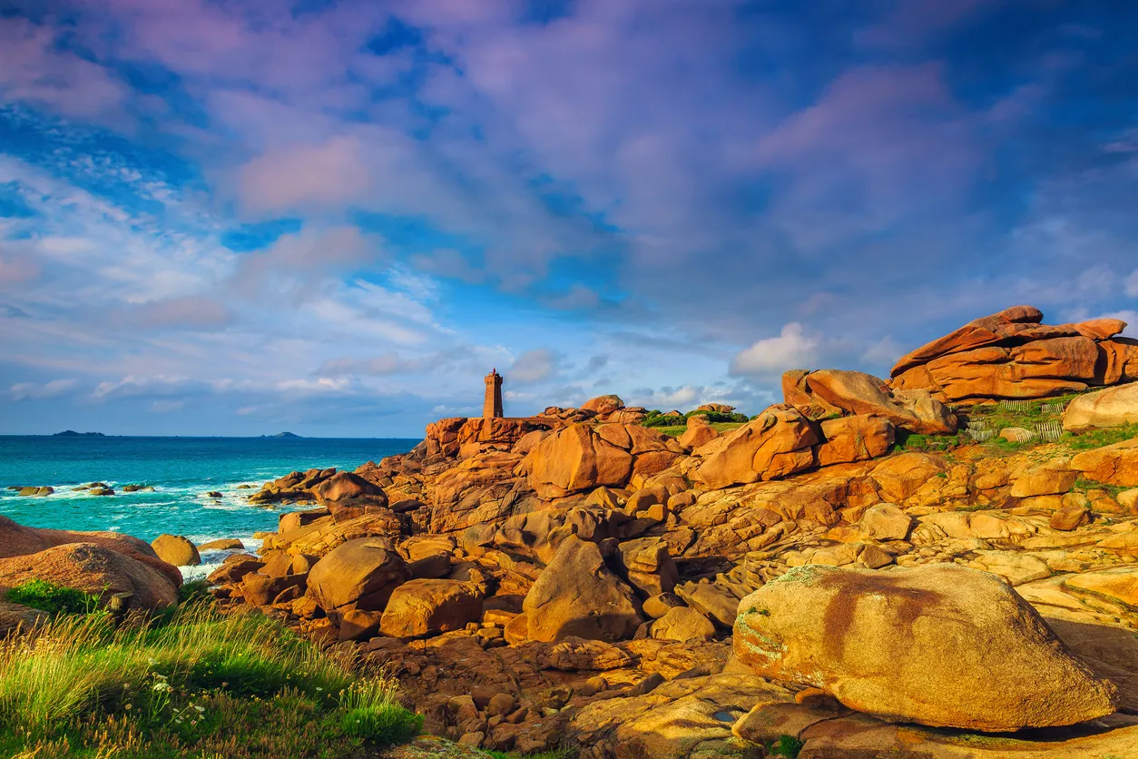 Ploumanac'h ‑ Perros‑Guirec, côte de Bretagne © iStock / Janoka82